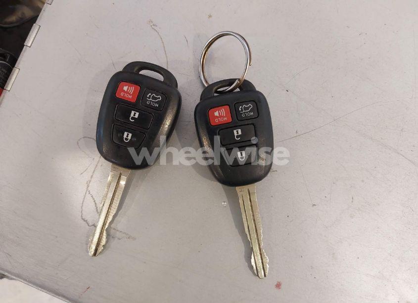 Photo 11 of 2016 Toyota Rav4 XLE (VIN 2T3WFREVXGW252362)