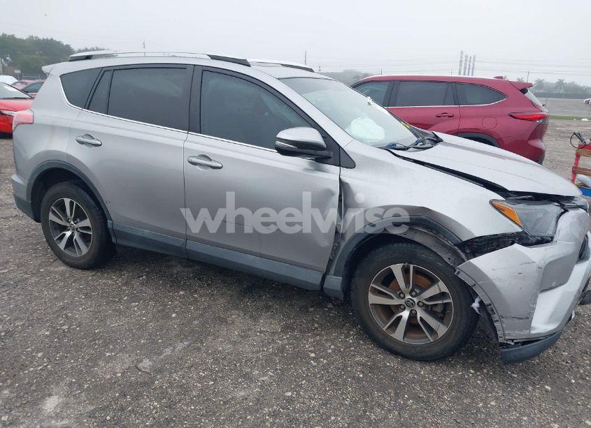 2016 Toyota Rav4 XLE (VIN 2T3WFREVXGW302855) main photo