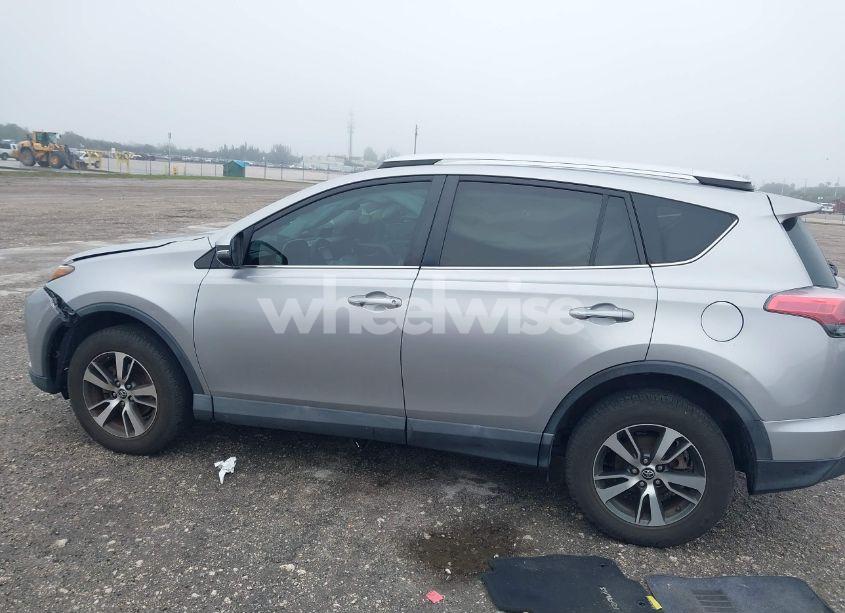 Photo 14 of 2016 Toyota Rav4 XLE (VIN 2T3WFREVXGW302855)