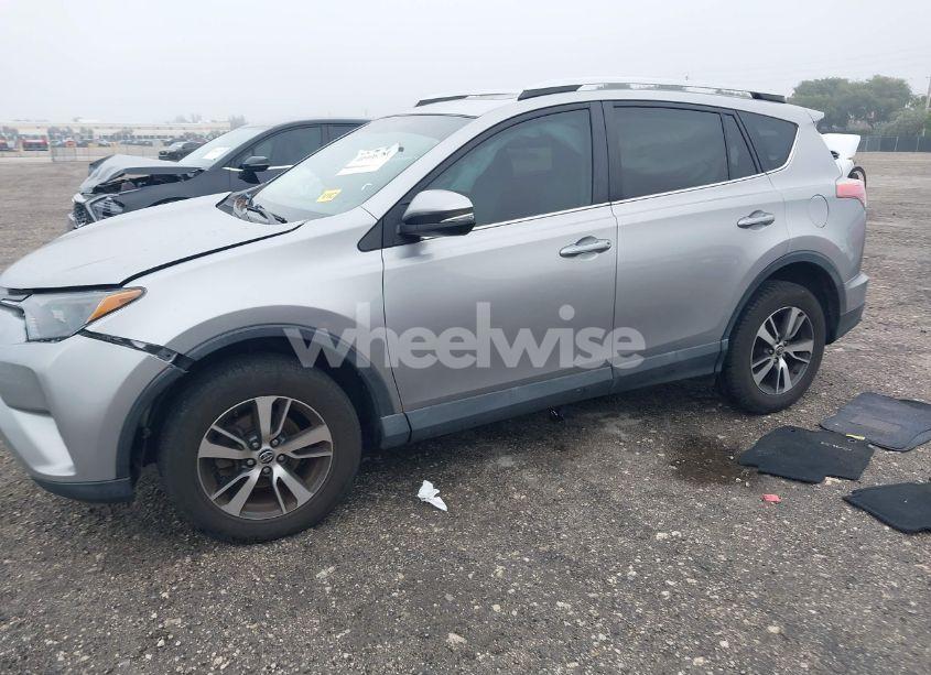 Photo 2 of 2016 Toyota Rav4 XLE (VIN 2T3WFREVXGW302855)