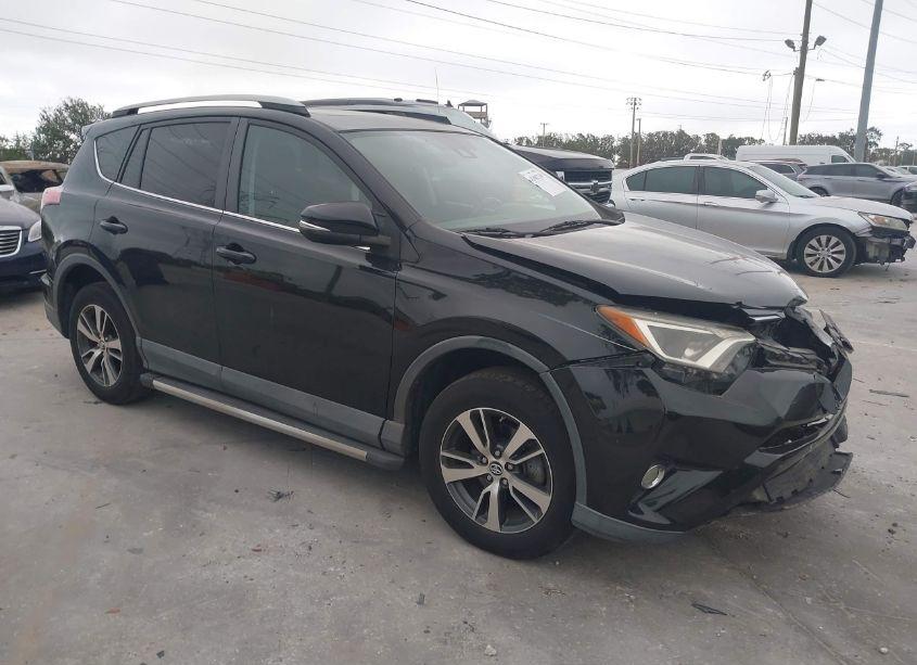 2017 Toyota Rav4 XLE (VIN 2T3WFREVXHW352429) main photo