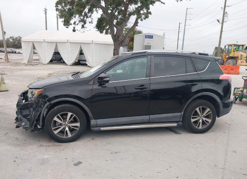 Photo 14 of 2017 Toyota Rav4 XLE (VIN 2T3WFREVXHW352429)