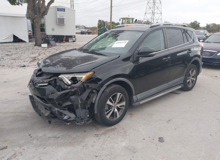 Photo 2 of 2017 Toyota Rav4 XLE (VIN 2T3WFREVXHW352429)