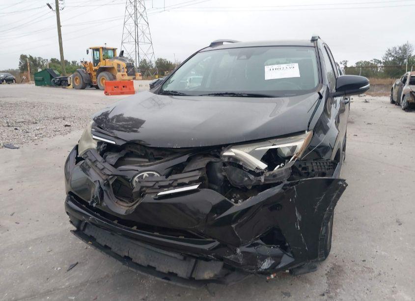 Photo 6 of 2017 Toyota Rav4 XLE (VIN 2T3WFREVXHW352429)