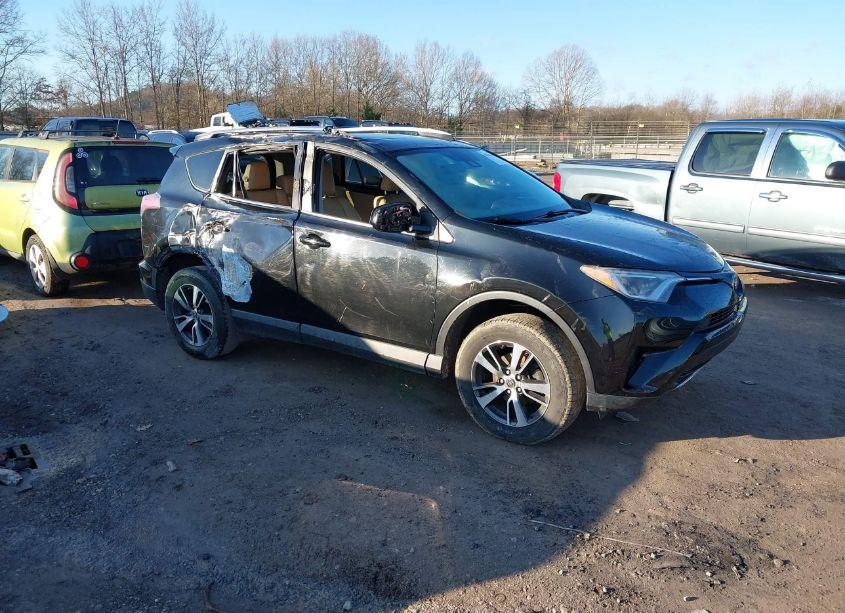 2017 Toyota Rav4 XLE (VIN 2T3WFREVXHW366976) main photo