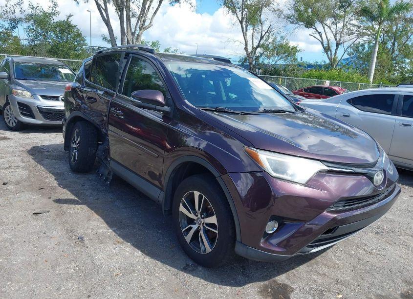 2017 Toyota Rav4 XLE (VIN 2T3WFREVXHW369618) main photo