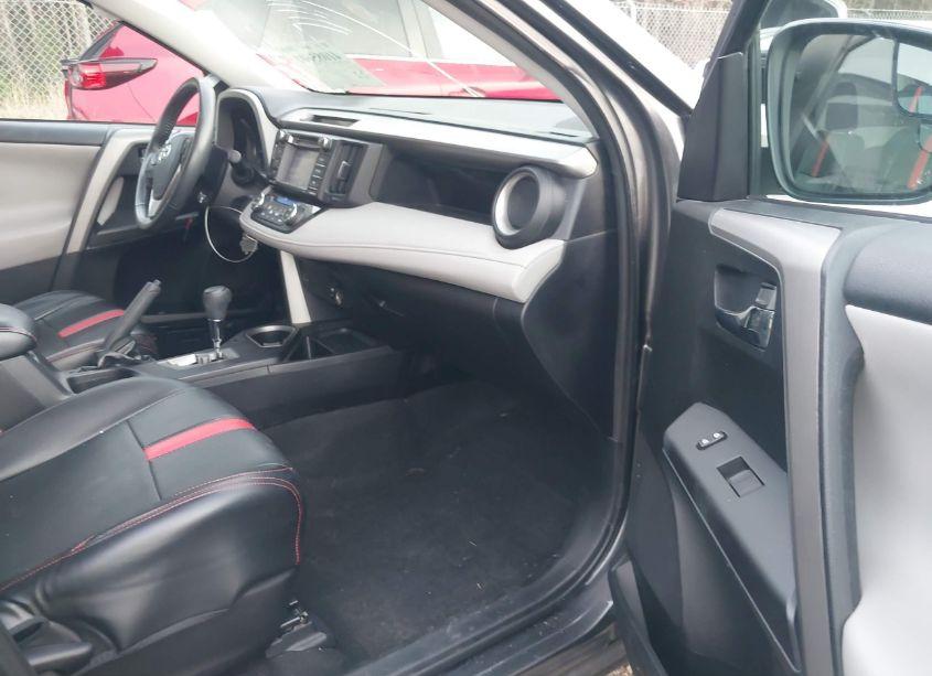 Photo 5 of 2017 Toyota Rav4 XLE (VIN 2T3WFREVXHW379937)