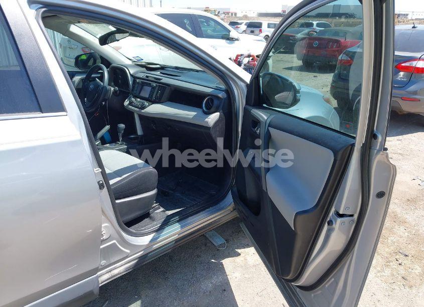 Photo 5 of 2018 Toyota Rav4 XLE (VIN 2T3WFREVXJW420797)