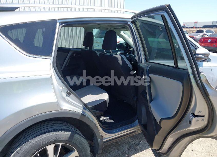 Photo 8 of 2018 Toyota Rav4 XLE (VIN 2T3WFREVXJW420797)