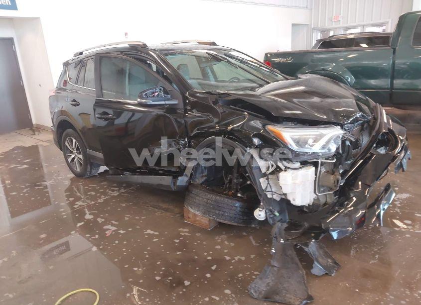 2018 Toyota Rav4 ADVENTURE/XLE (VIN 2T3WFREVXJW439060) main photo