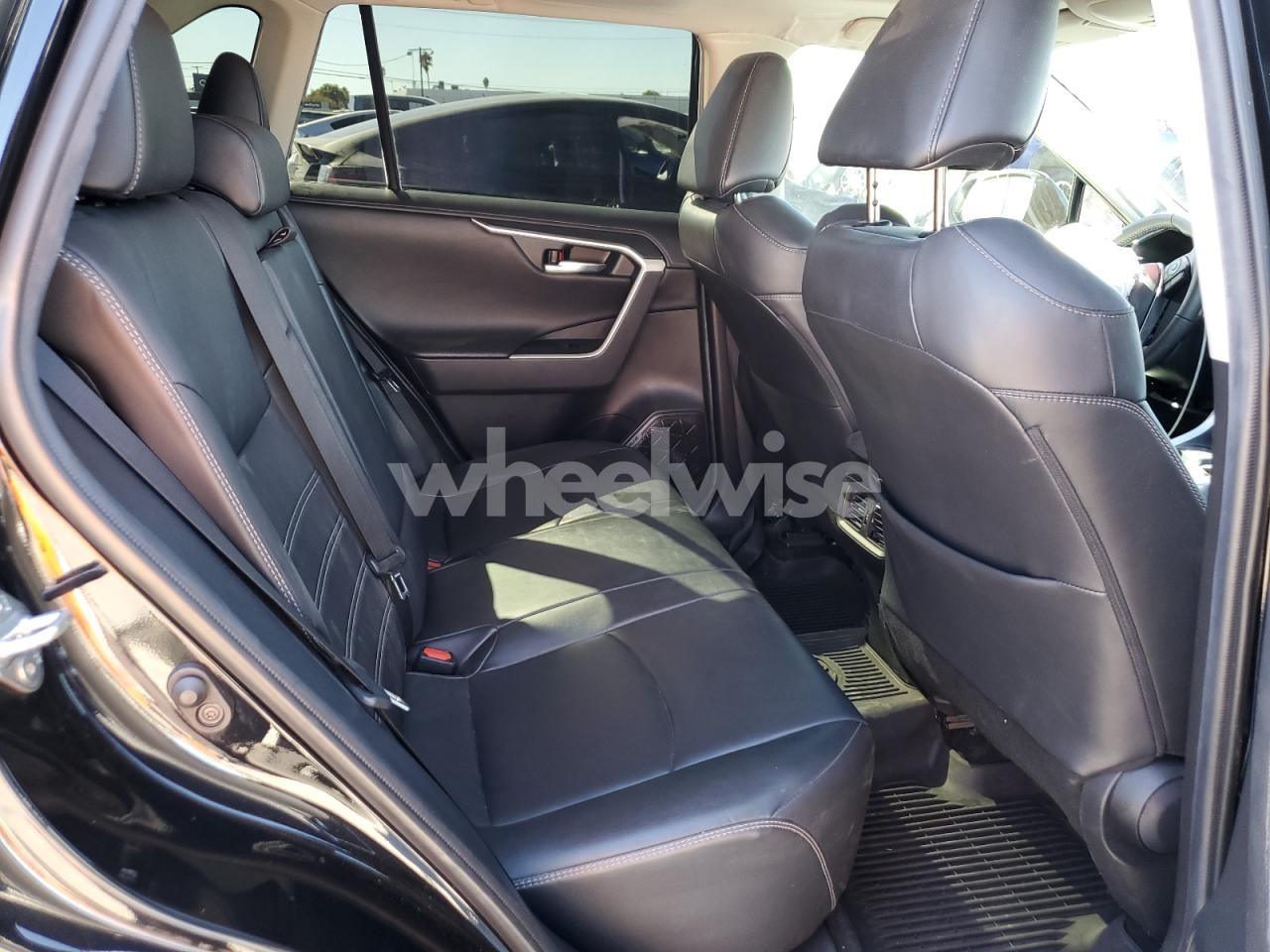 Photo 11 of 2020 TOYOTA RAV4 LIMITED (VIN 2T3Y1RFV3LW073337)