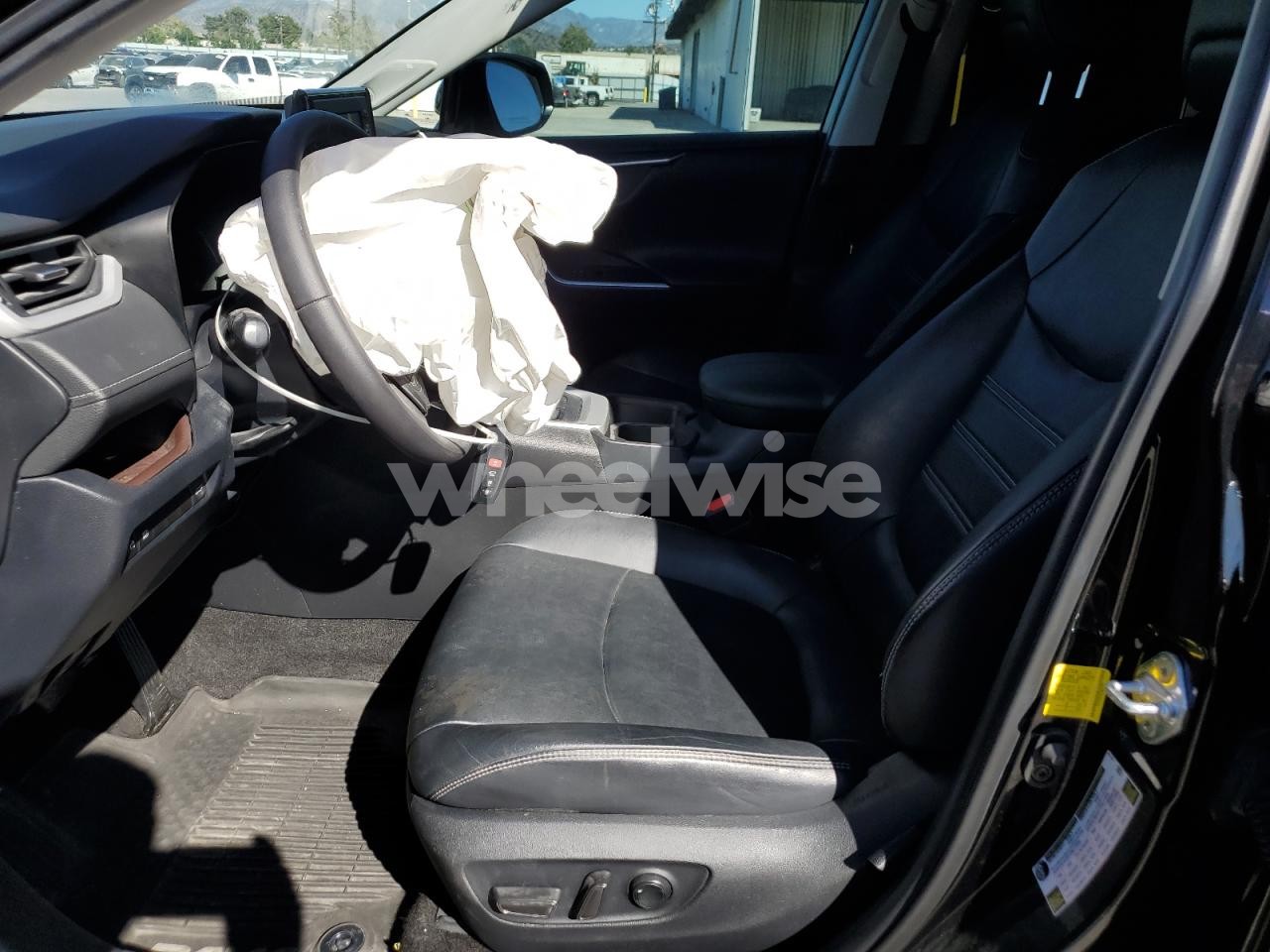 Photo 7 of 2020 TOYOTA RAV4 LIMITED (VIN 2T3Y1RFV3LW073337)