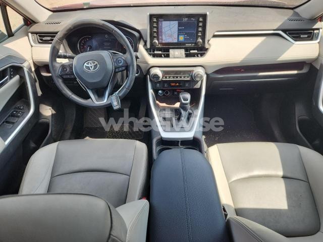 Photo 2 of 2019 TOYOTA RAV4 LIMITED (VIN 2T3Y1RFVXKC022658)