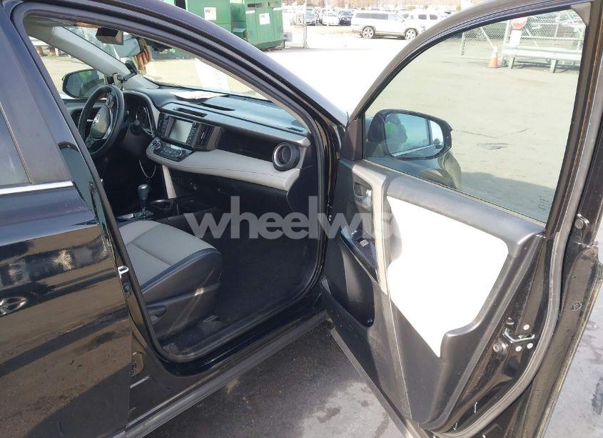 Photo 5 of 2018 Toyota Rav4 LIMITED/PLATINUM (VIN 2T3YFREV1JW420390)