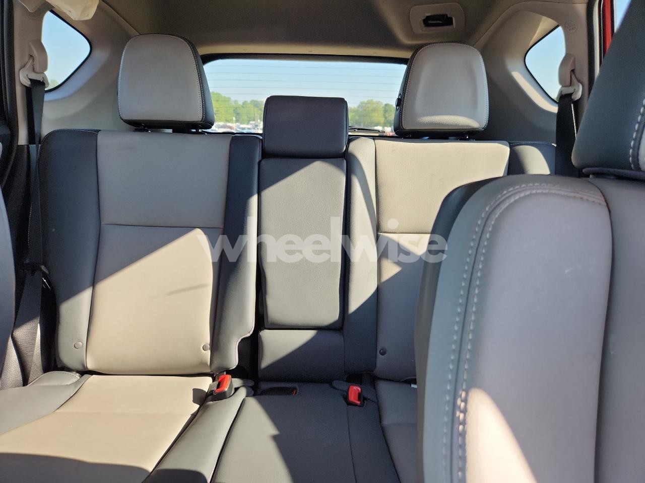 Photo 10 of 2015 TOYOTA RAV4 LIMITED (VIN 2T3YFREV7FW225546)