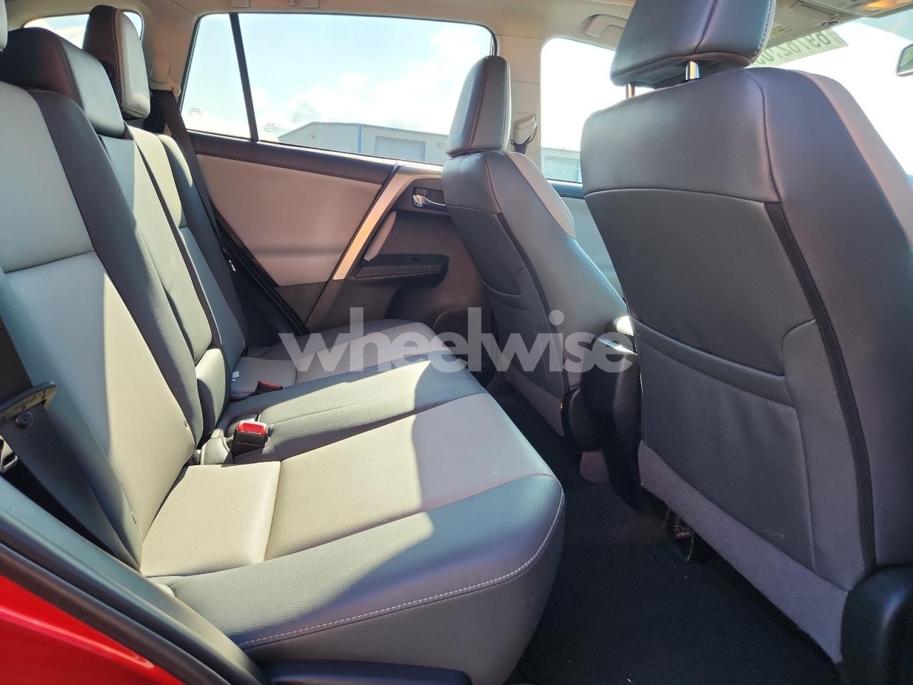 Photo 11 of 2015 TOYOTA RAV4 LIMITED (VIN 2T3YFREV7FW225546)