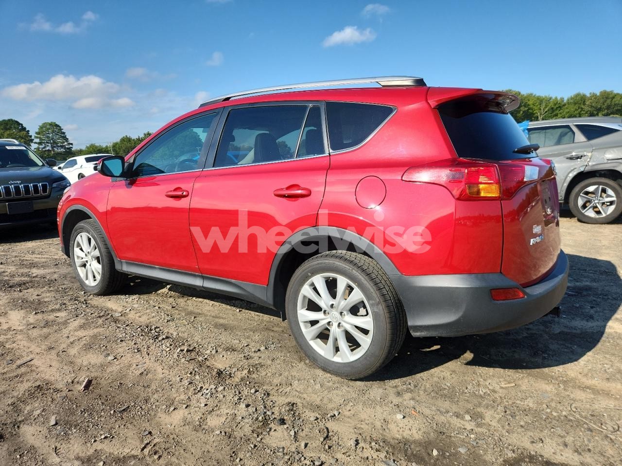 Photo 2 of 2015 TOYOTA RAV4 LIMITED (VIN 2T3YFREV7FW225546)