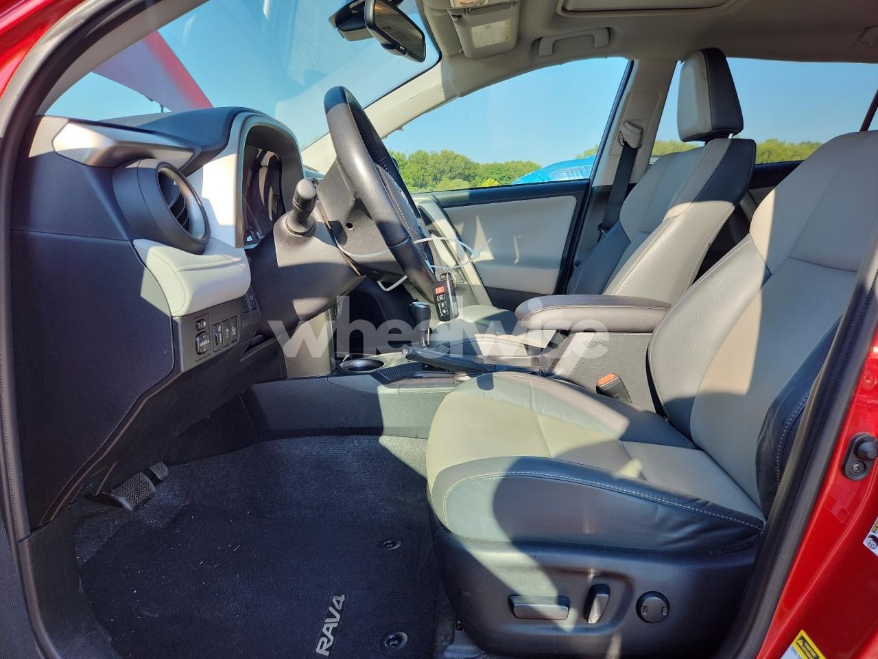 Photo 7 of 2015 TOYOTA RAV4 LIMITED (VIN 2T3YFREV7FW225546)