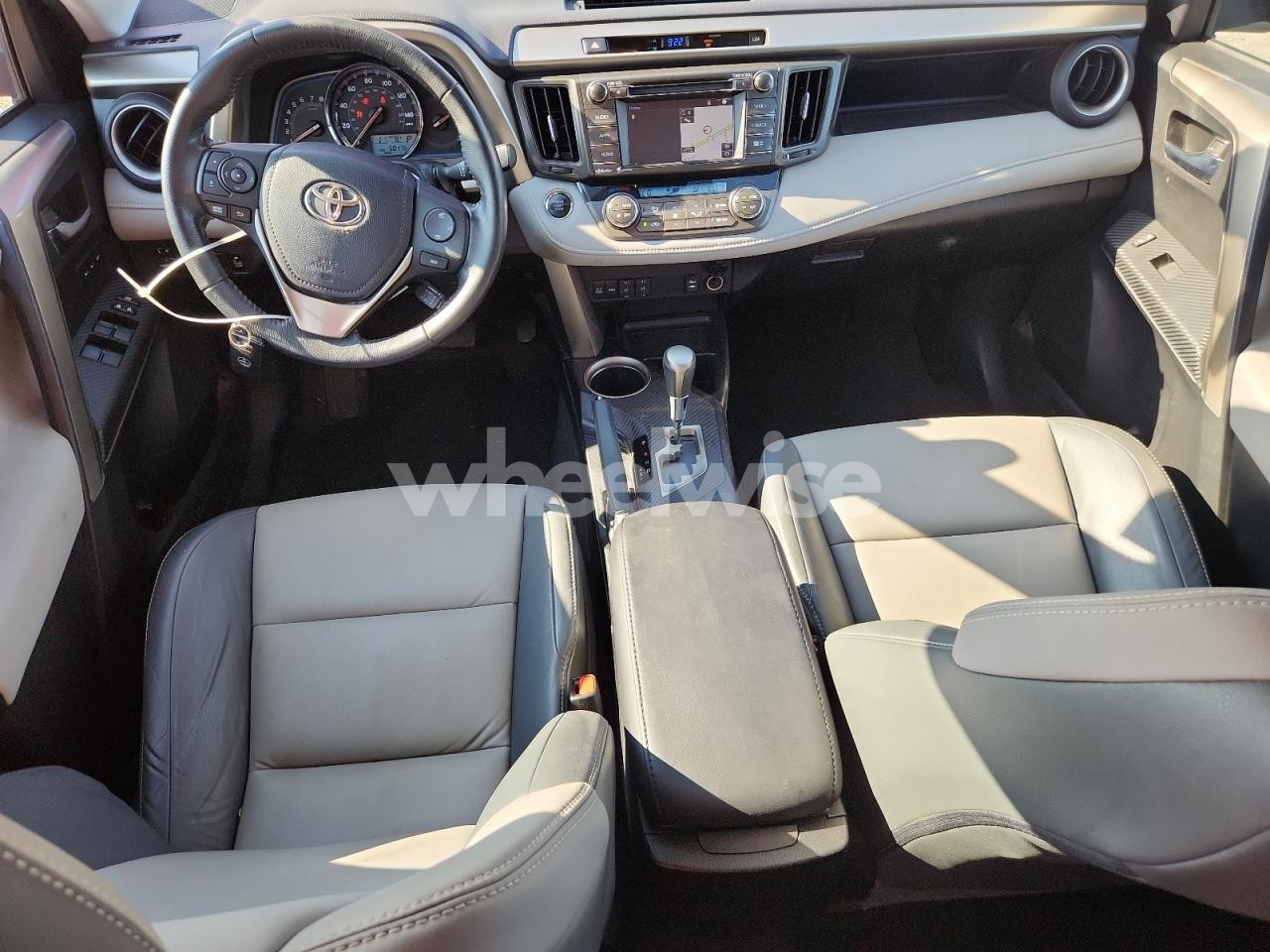 Photo 8 of 2015 TOYOTA RAV4 LIMITED (VIN 2T3YFREV7FW225546)