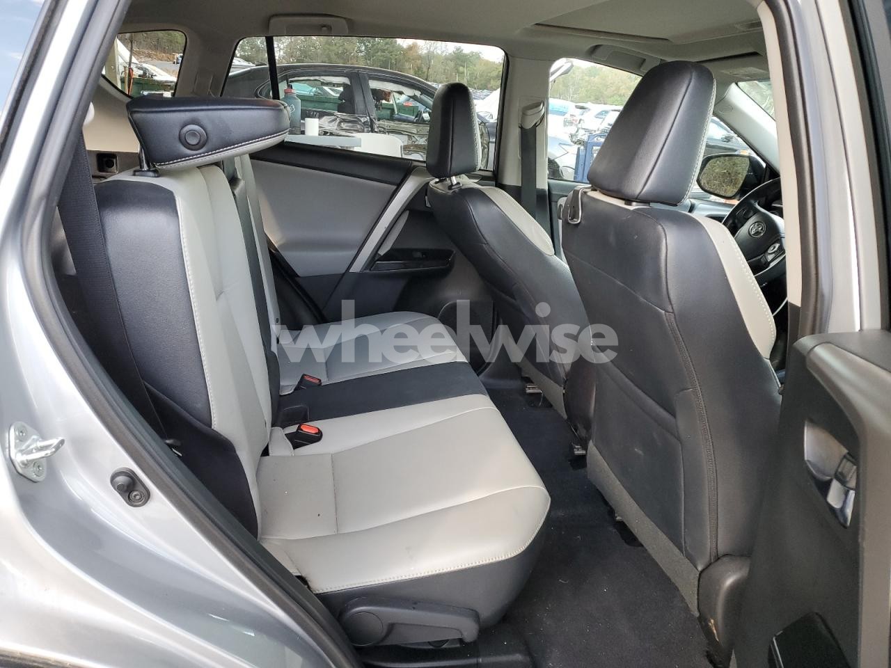 Photo 10 of 2016 TOYOTA RAV4 LIMITED (VIN 2T3YFREVXGW303898)