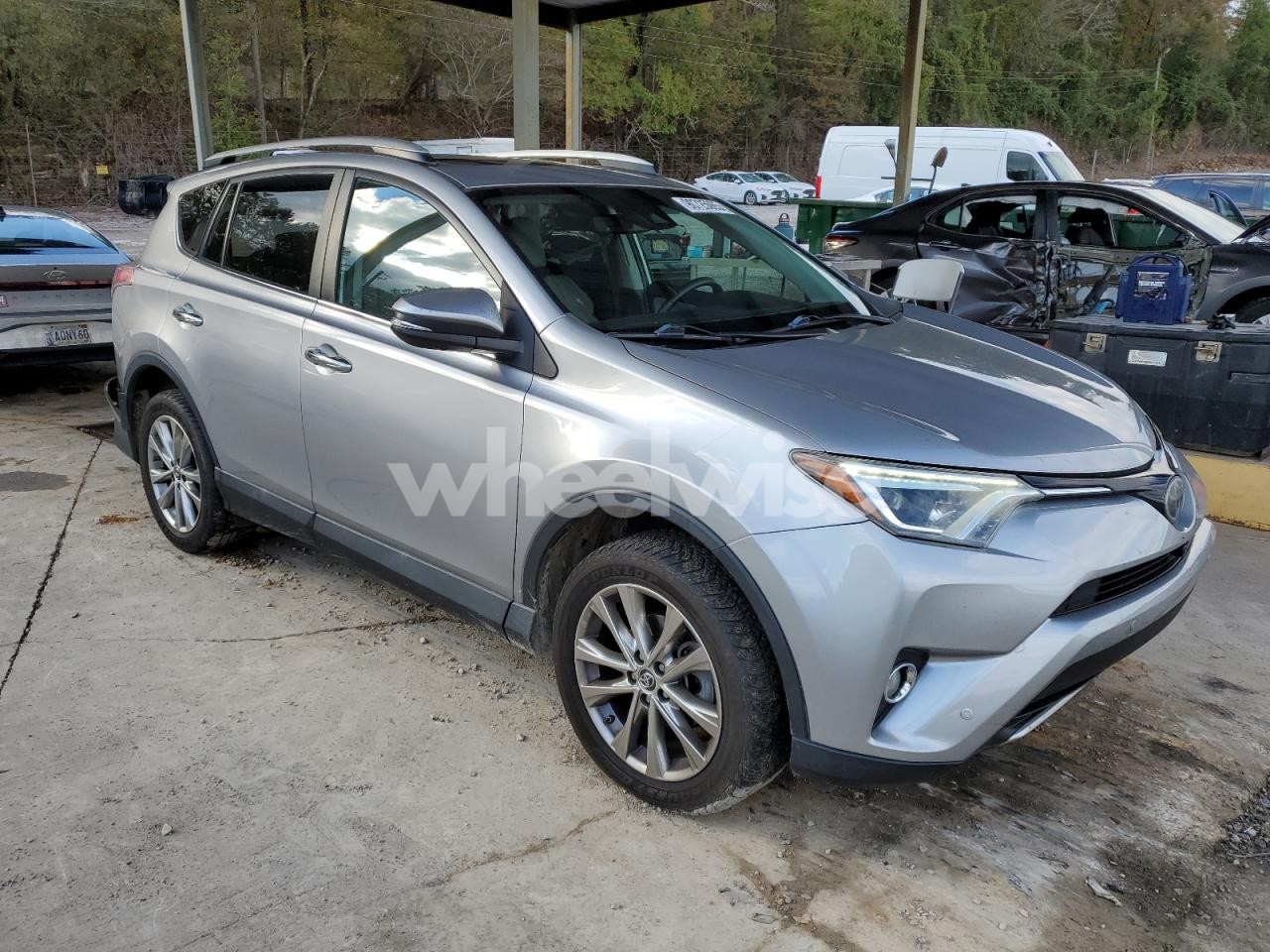 Photo 4 of 2016 TOYOTA RAV4 LIMITED (VIN 2T3YFREVXGW303898)