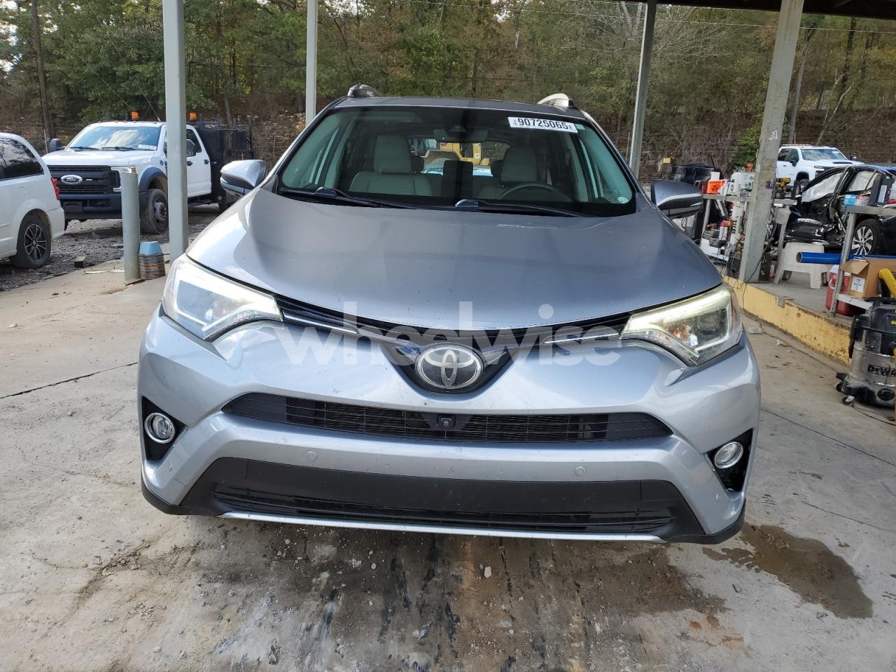 Photo 5 of 2016 TOYOTA RAV4 LIMITED (VIN 2T3YFREVXGW303898)