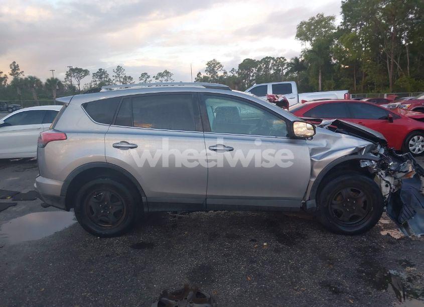 Photo 13 of 2018 Toyota Rav4 LE (VIN 2T3ZFREV0JW515530)