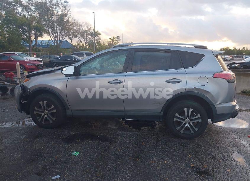 Photo 14 of 2018 Toyota Rav4 LE (VIN 2T3ZFREV0JW515530)