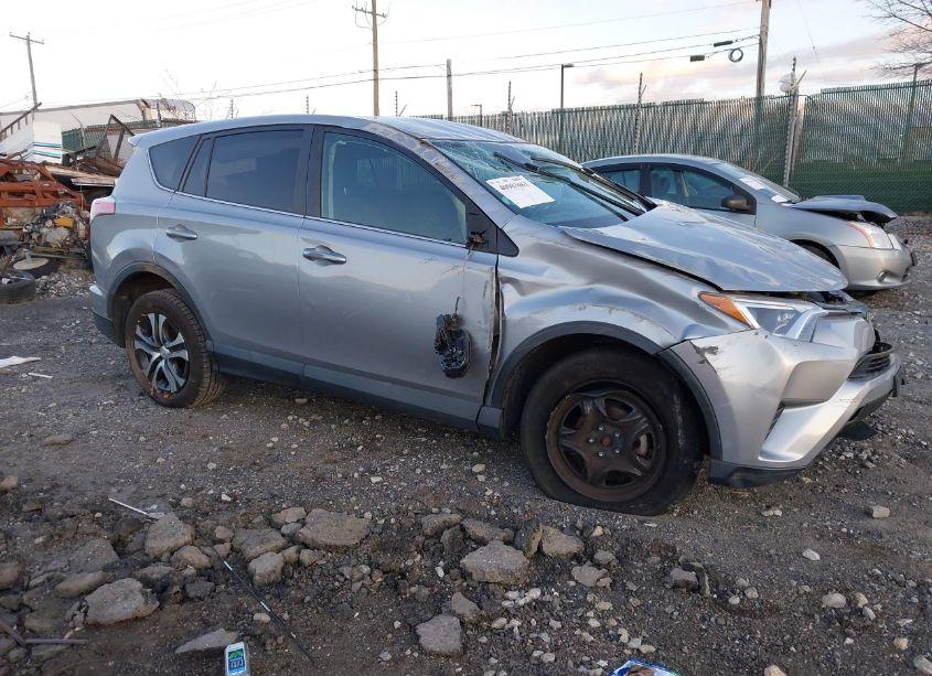 2018 Toyota Rav4 LE (VIN 2T3ZFREV2JW461681) main photo