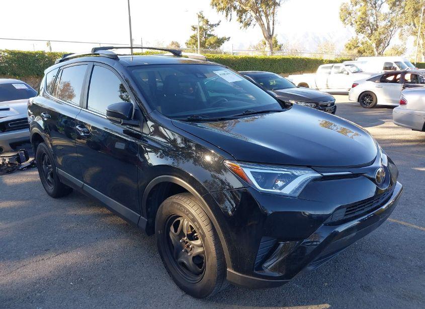 2018 Toyota Rav4 LE (VIN 2T3ZFREV4JW449404) main photo