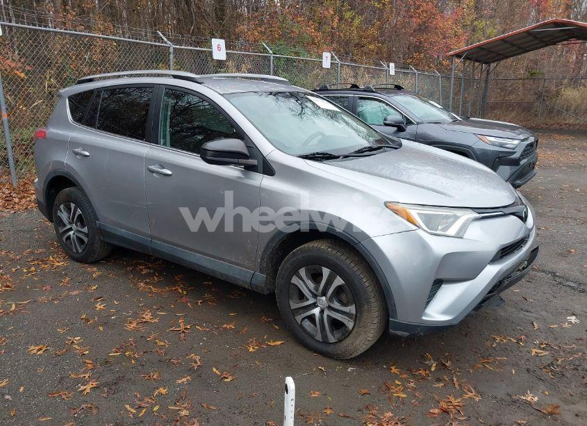 2017 Toyota Rav4 LE (VIN 2T3ZFREV6HW318405) main photo