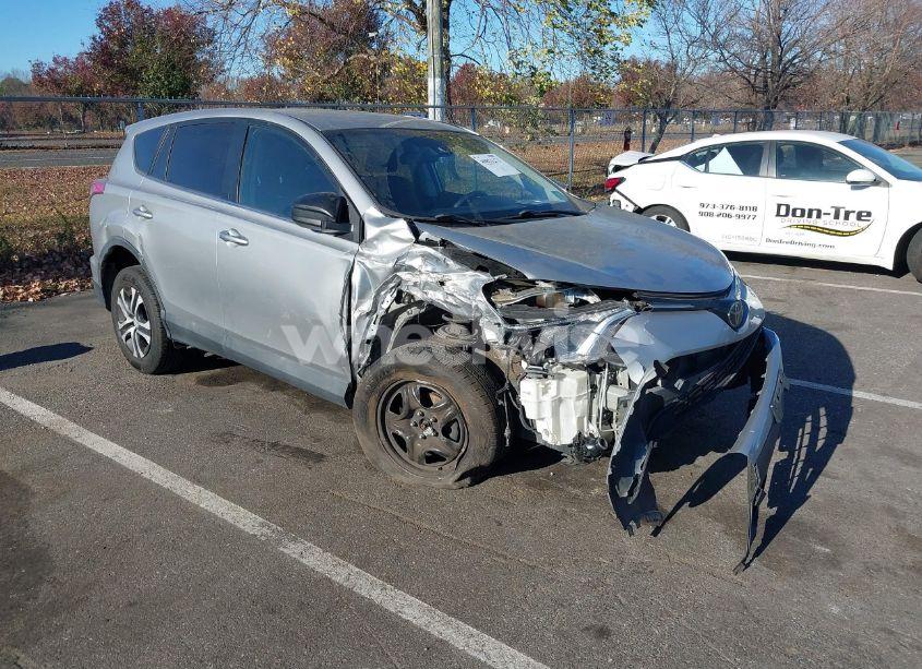 2018 Toyota Rav4 LE (VIN 2T3ZFREV6JW429087) main photo