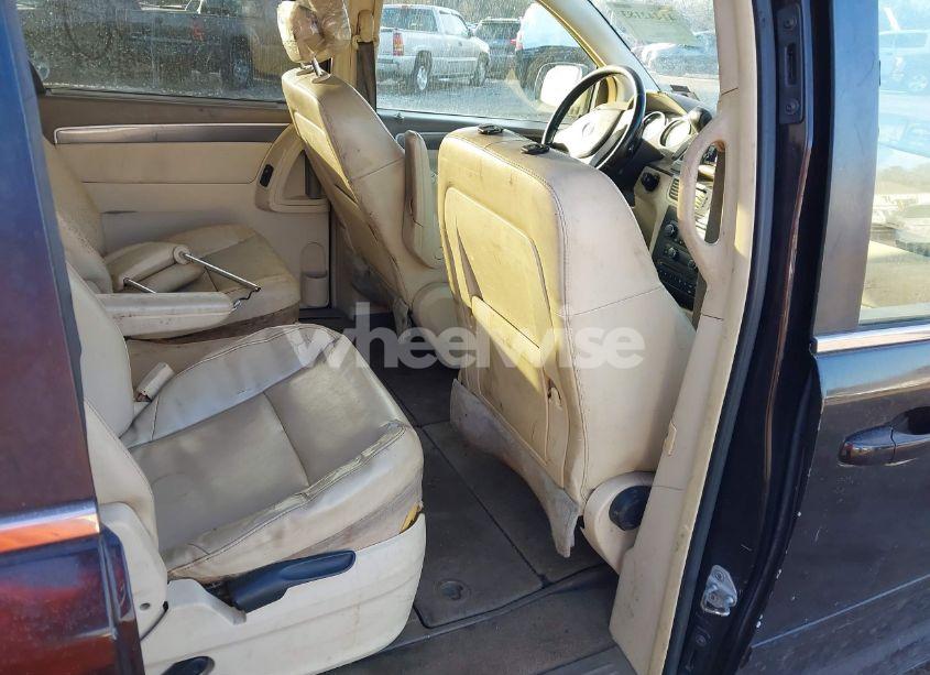 Photo 8 of 2010 Volkswagen Routan SE (VIN 2V4RW3D10AR323312)