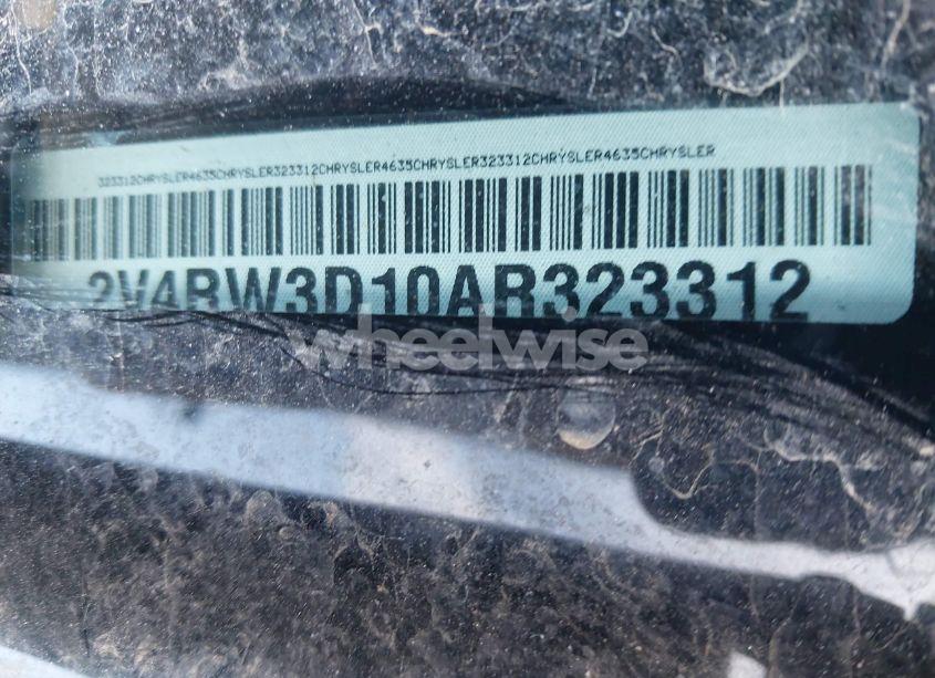 Photo 9 of 2010 Volkswagen Routan SE (VIN 2V4RW3D10AR323312)