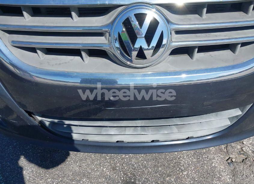 Photo 6 of 2010 Volkswagen Routan SE (VIN 2V4RW3D10AR424088)