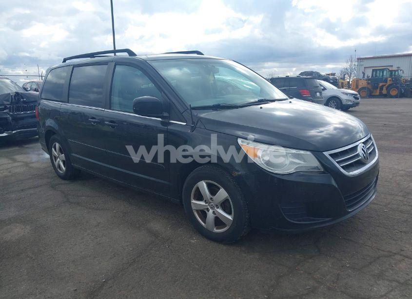 2010 Volkswagen Routan SE (VIN 2V4RW3D11AR202577) main photo