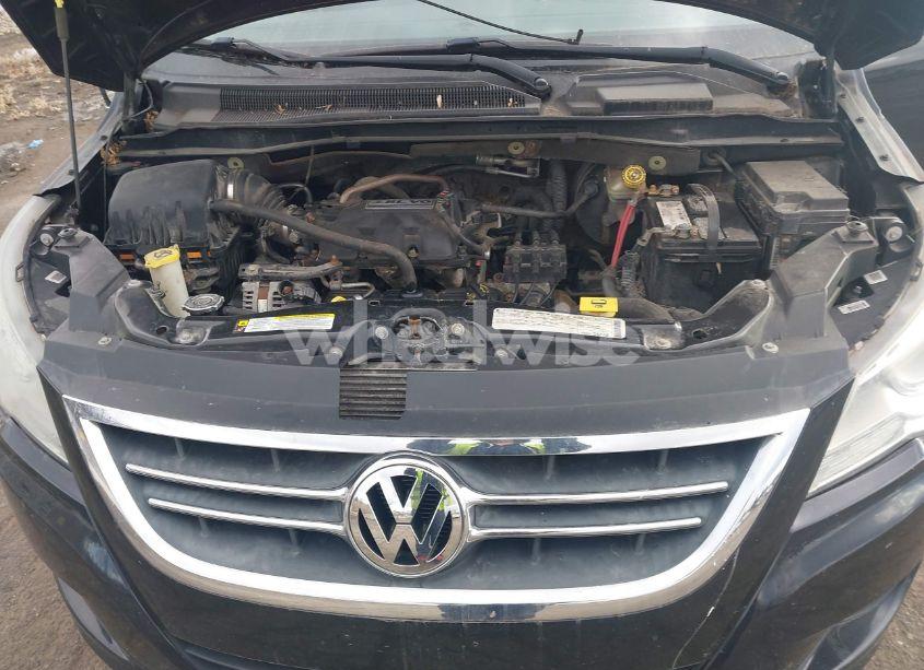 Photo 10 of 2010 Volkswagen Routan SE (VIN 2V4RW3D11AR202577)