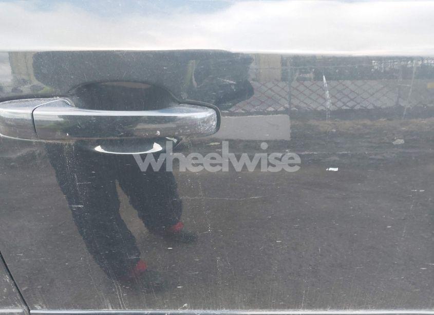 Photo 6 of 2010 Volkswagen Routan SE (VIN 2V4RW3D11AR202577)