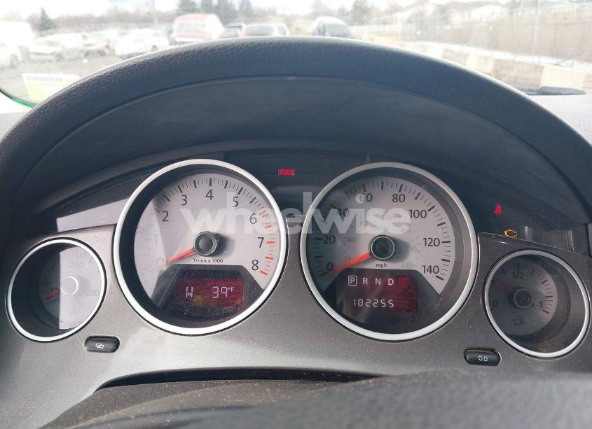 Photo 7 of 2010 Volkswagen Routan SE (VIN 2V4RW3D11AR202577)