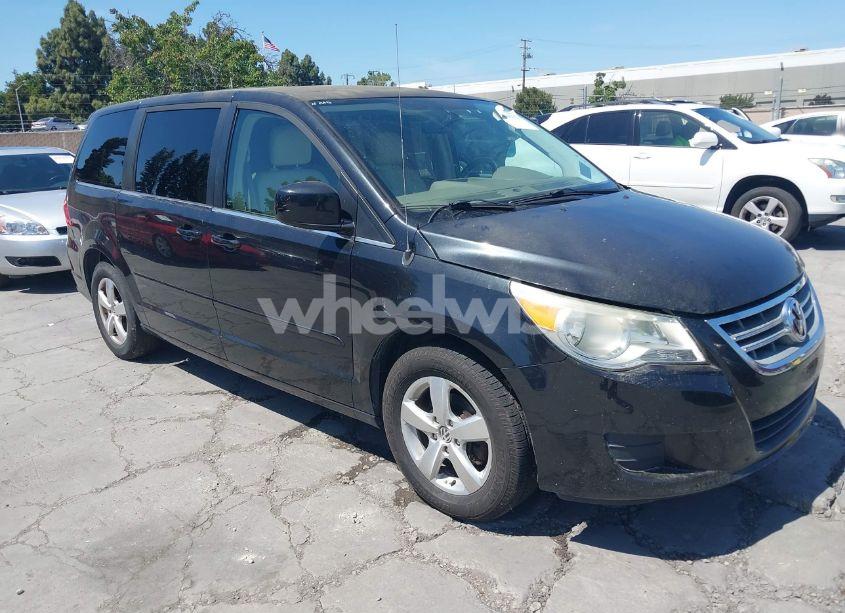 2010 Volkswagen Routan SE (VIN 2V4RW3D11AR295018) main photo