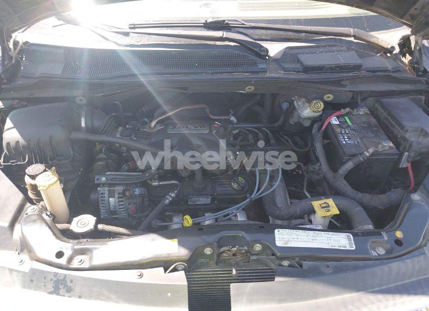 Photo 10 of 2010 Volkswagen Routan SE (VIN 2V4RW3D11AR295018)