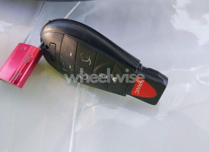 Photo 11 of 2010 Volkswagen Routan SE (VIN 2V4RW3D11AR295018)