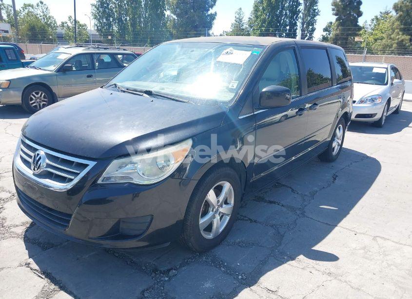 Photo 2 of 2010 Volkswagen Routan SE (VIN 2V4RW3D11AR295018)