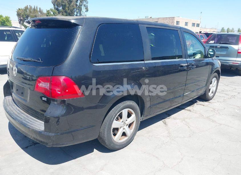 Photo 4 of 2010 Volkswagen Routan SE (VIN 2V4RW3D11AR295018)