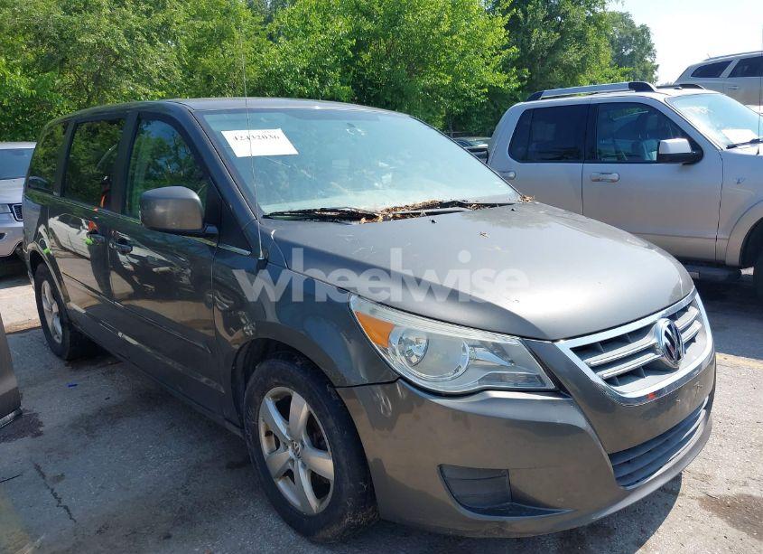 2010 Volkswagen Routan SE (VIN 2V4RW3D11AR333086) main photo