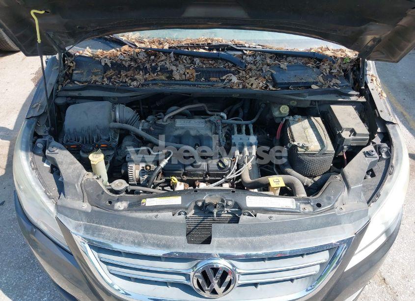 Photo 10 of 2010 Volkswagen Routan SE (VIN 2V4RW3D11AR333086)