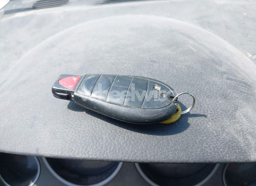 Photo 11 of 2010 Volkswagen Routan SE (VIN 2V4RW3D11AR333086)