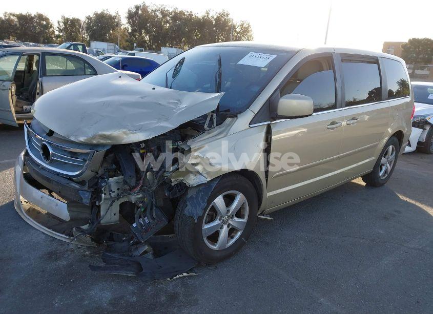 Photo 2 of 2010 Volkswagen Routan SE (VIN 2V4RW3D11AR407204)