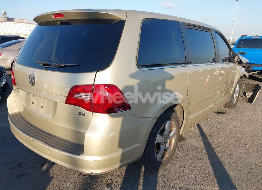 Photo 4 of 2010 Volkswagen Routan SE (VIN 2V4RW3D11AR407204)