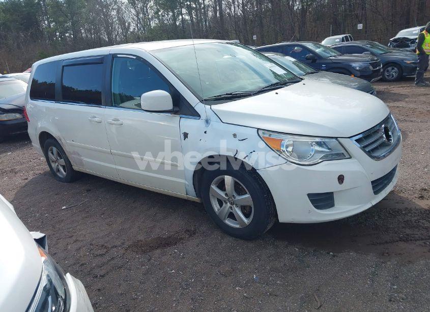 2010 Volkswagen Routan SE (VIN 2V4RW3D11AR407350) main photo